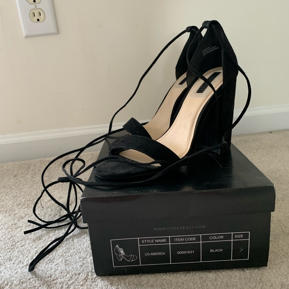 Size 7 black strapy tie heel.